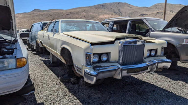 99 1979 Lincoln Continental in Nevada junkyard photo by Murilee Martin