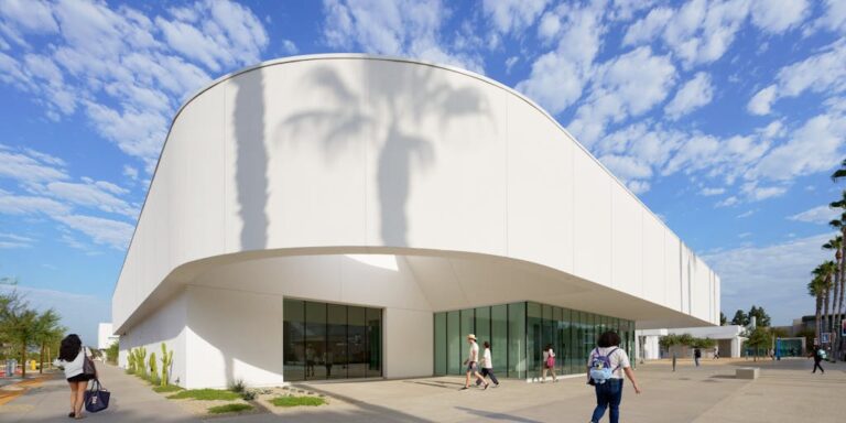 Gallery Building Exterior Day 1743650094
