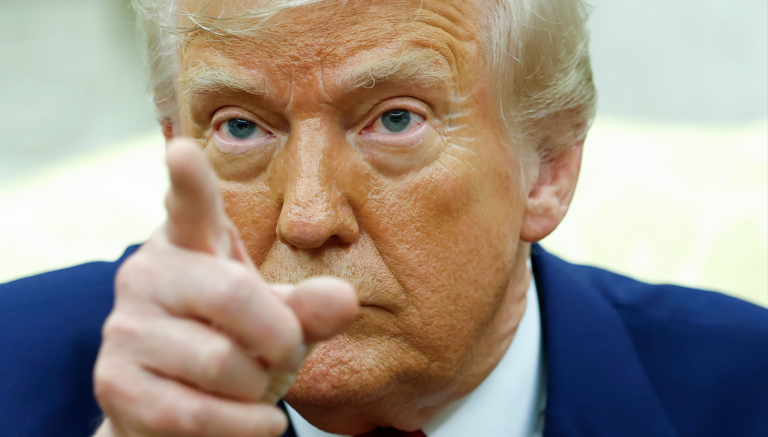 trump pointing and answring question