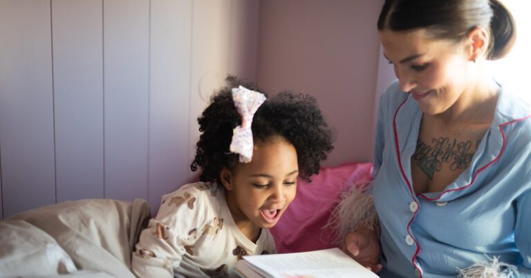 mom little kid read